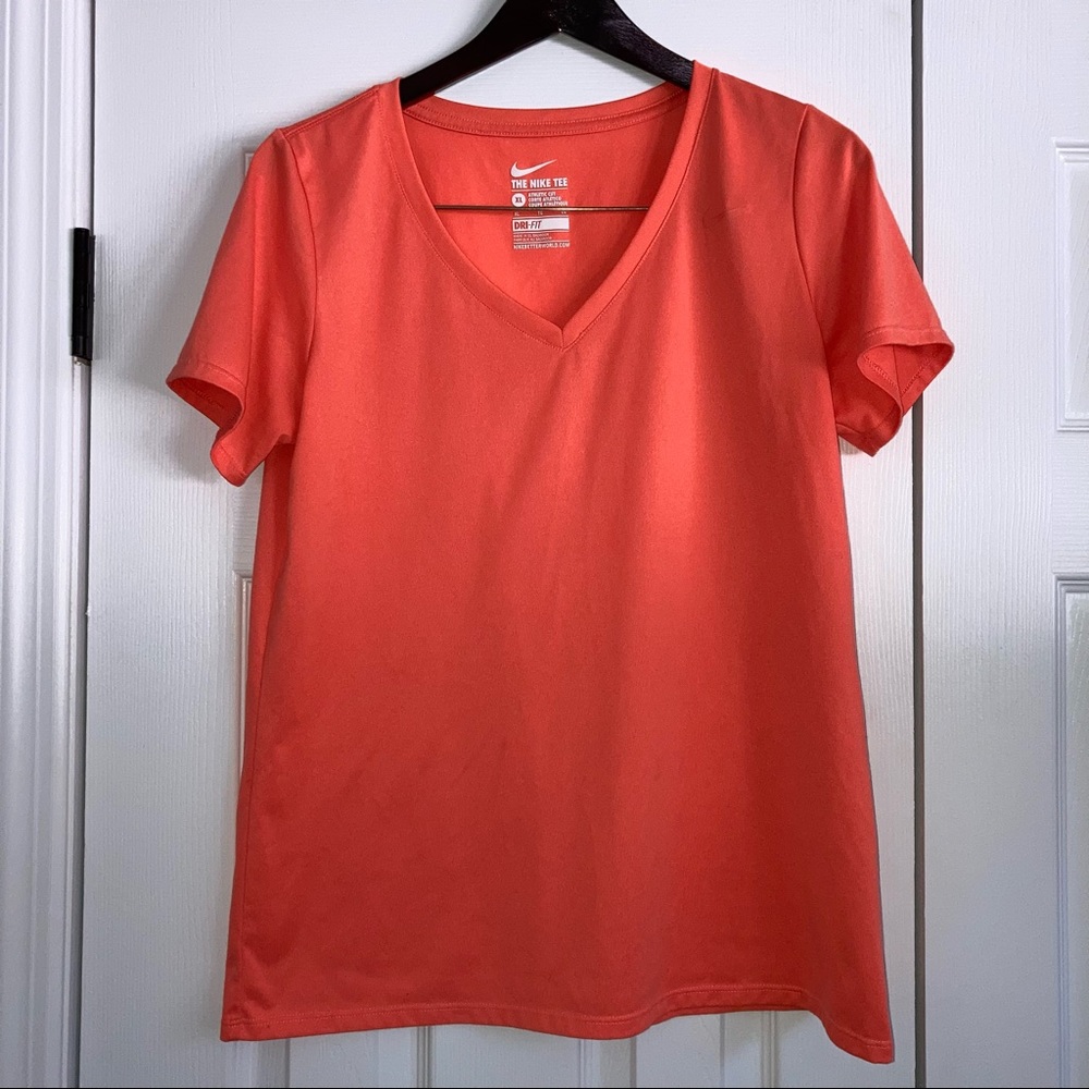 The Nike Tee Athletic Cut Women’s XL Short Sleeve Shirt Creamsicle Orange